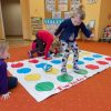 Mega- Gra "Twister" (135x210 cm) - obrazek 3