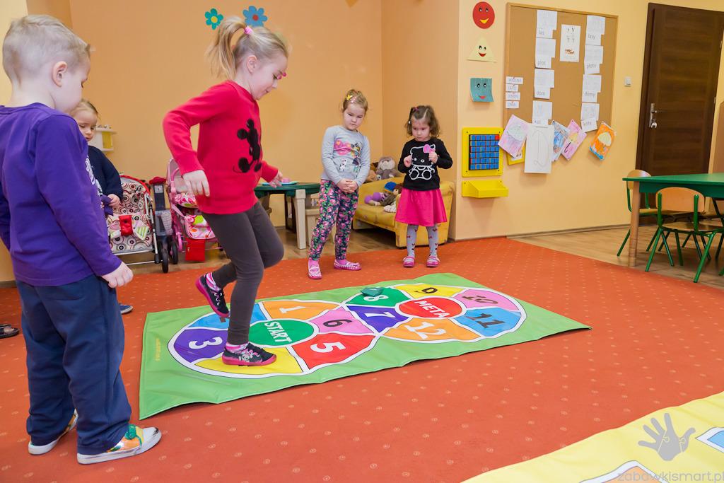 Mega gra w "Klasy" z antypoślizgiem (105x180 cm) - obrazek 2