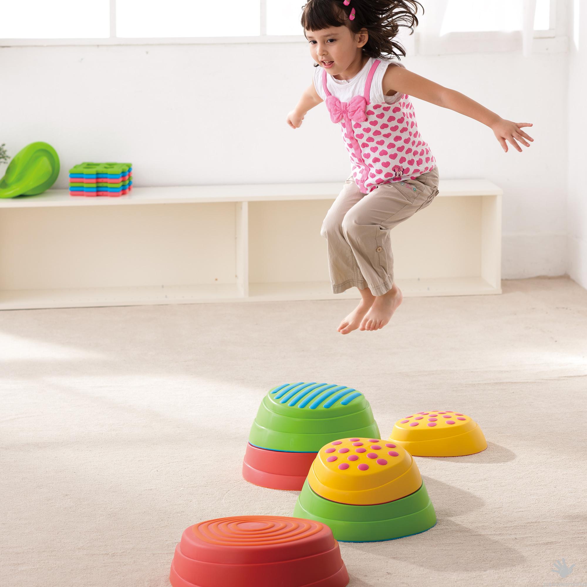 Tęczowe kamienie sensoryczne Weplay- zestaw 6 szt. - obrazek 14