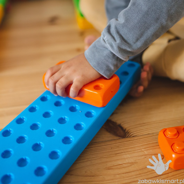 Ścieżka sensoryczna- platforma dydaktyczna z cegłami Marioinex - obrazek 2