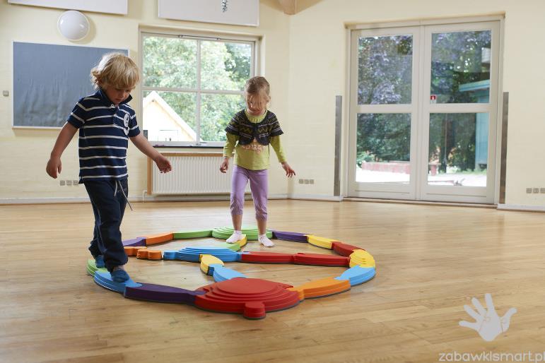 Kolorowa rzeka z wyspami i mostami- Gonge - obrazek 3