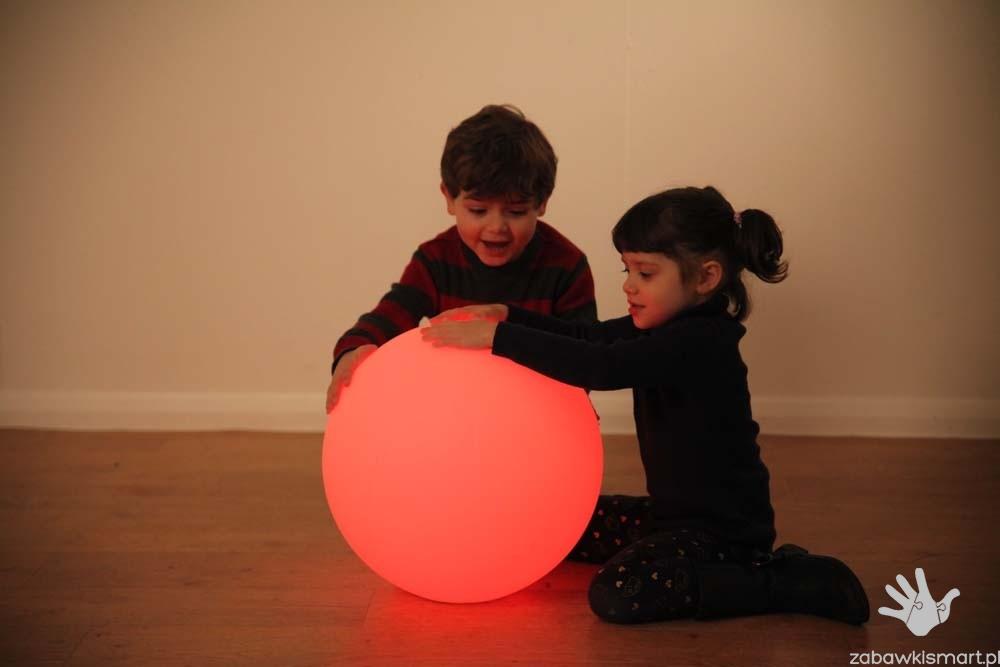 Świetlista kolorowa kula- TickiT - obrazek 3