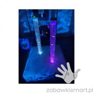 Zestaw dwóch kolumn wodnych w podeście