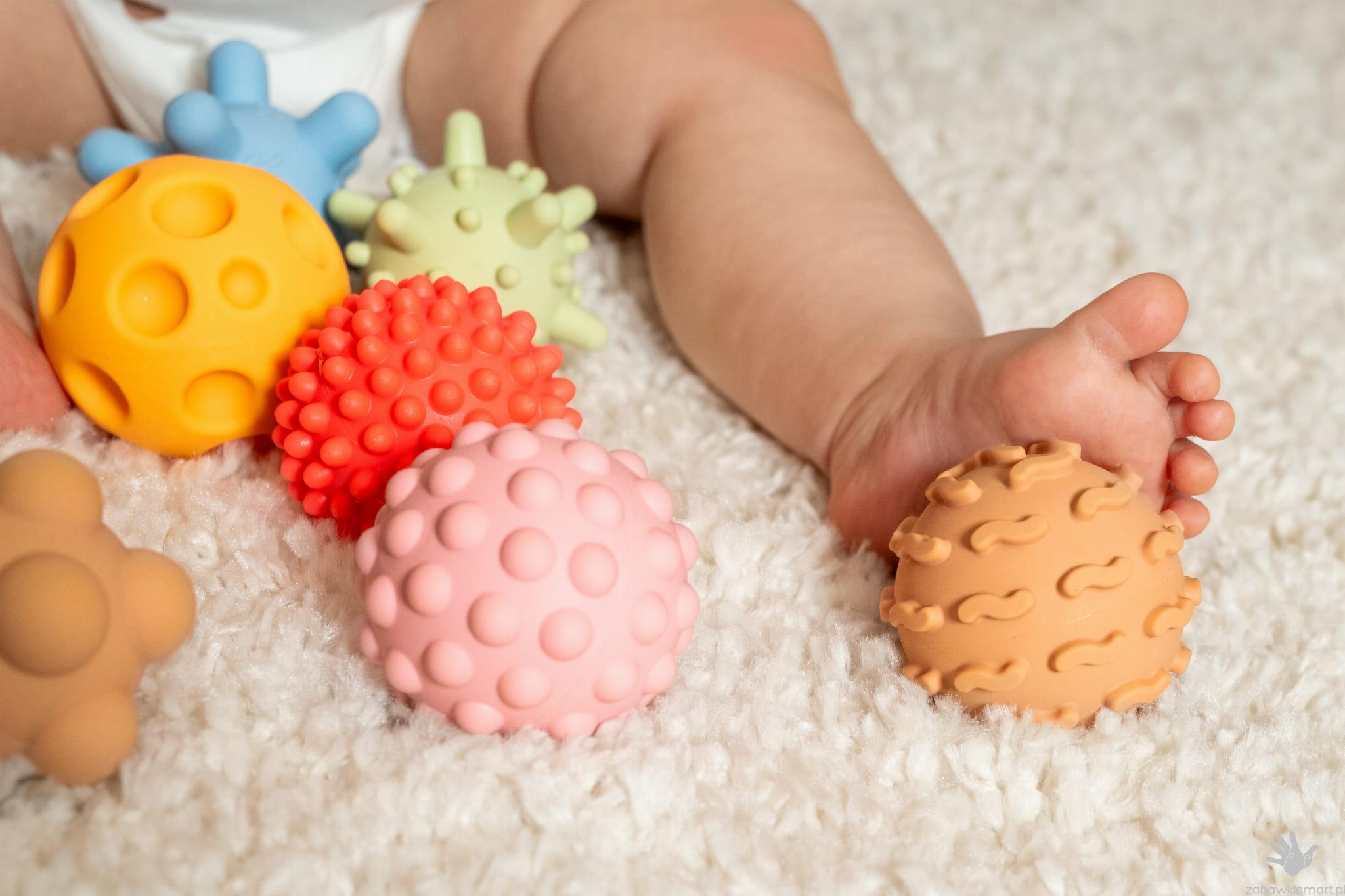 Sensoryczne piłki Tullo Sensorki- 8 szt. (wersja bez dziurek, pastelowe) - obrazek 5