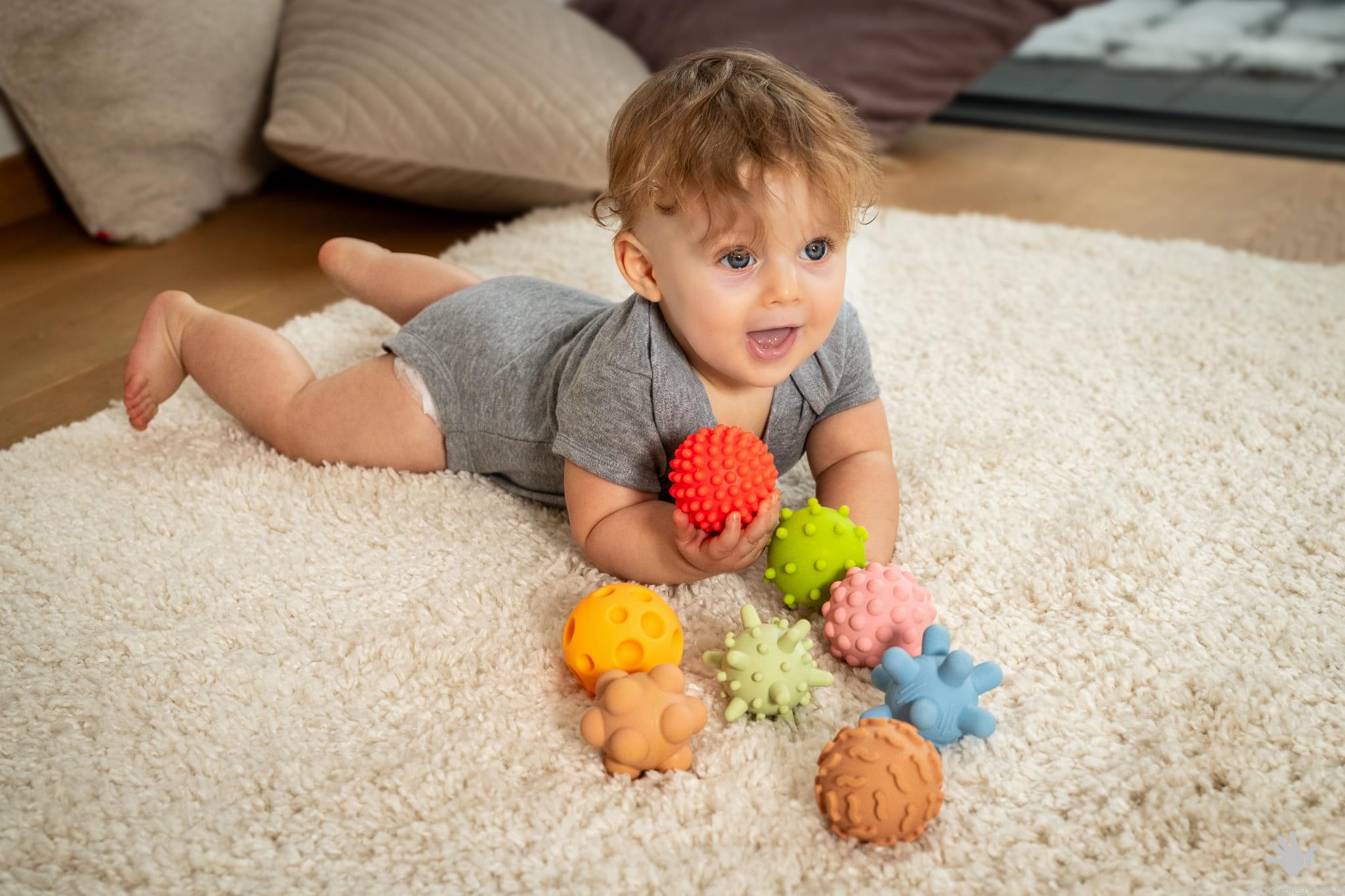 Sensoryczne piłki Tullo Sensorki- 8 szt. (wersja bez dziurek, pastelowe) - obrazek 7