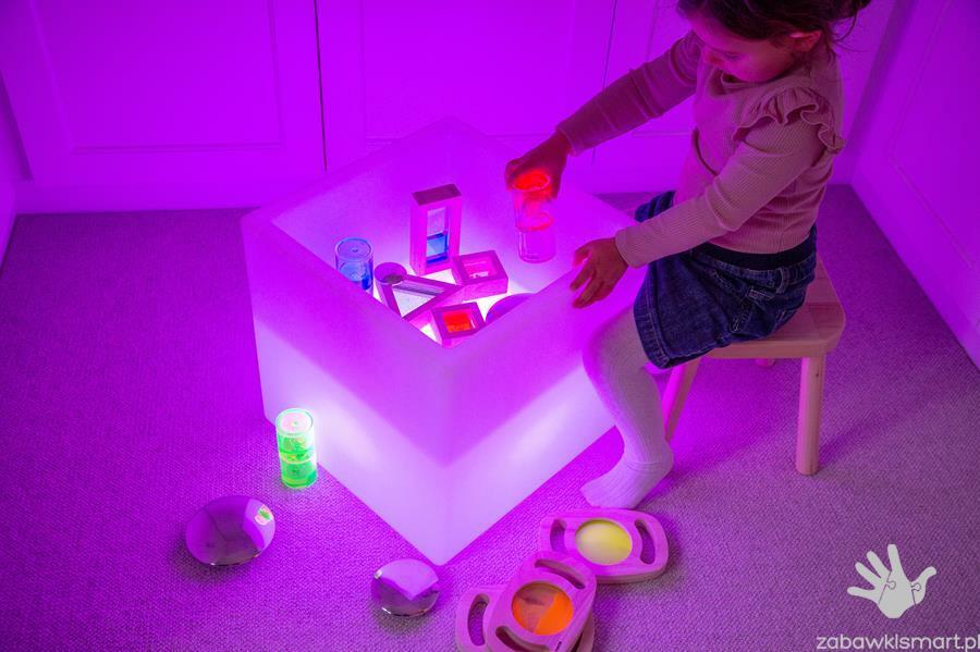 Podświetlany mały stolik z zagłębieniem TickiT