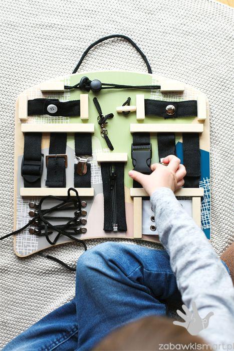 Tablica edukacyjna SmallFoot- zapięcia, klamry i wiązania - obrazek 5